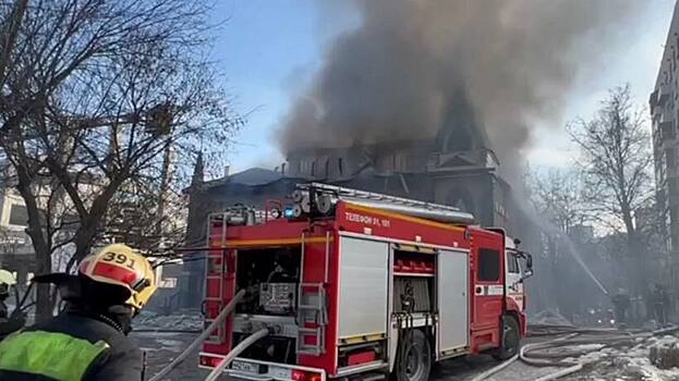 Опубликовано видео с места тушения пожара в ресторане на юге Москвы