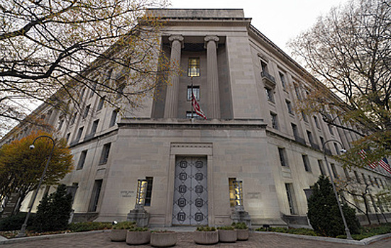 В США троим россиянам предъявили обвинения в отмывании денег