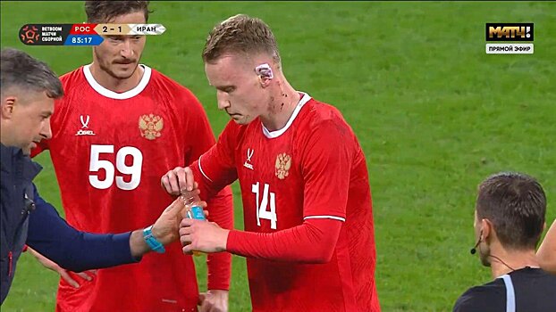 Мелехин получил удар шипами в голову в прыжке от Джаханбахша – у него рассечено ухо и остались раны на шее. Судья показал вингеру сборной Ирана желтую