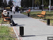 Власти Кургана объяснили необычную расстановку урн в парке