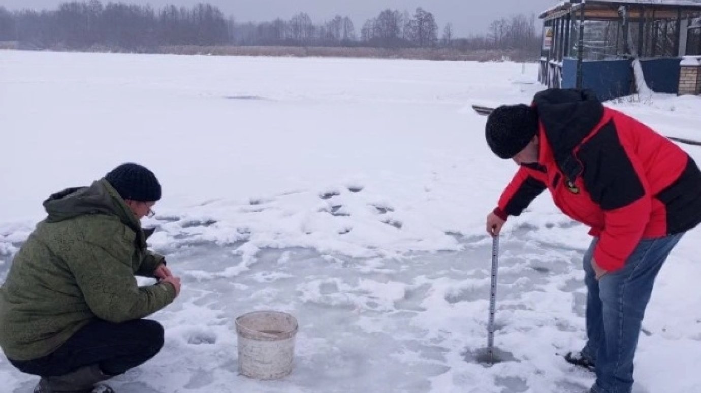 В Пензе измерили толщину льда на Суре в районе ГПЗ