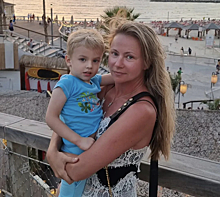 Стала еще моложе: Мария Миронова с сыном в Израиле