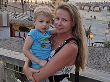 Стала еще моложе: Мария Миронова с сыном в Израиле