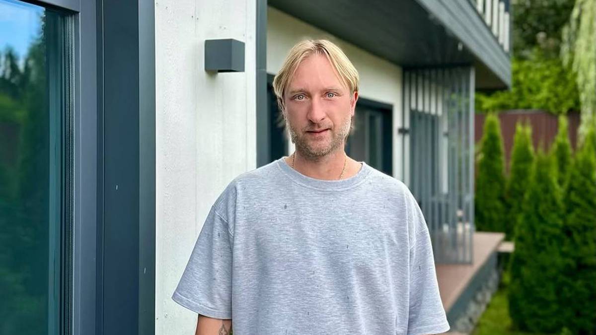 СМИ: Плющенко почти перестал моргать после пластики у Хайдарова