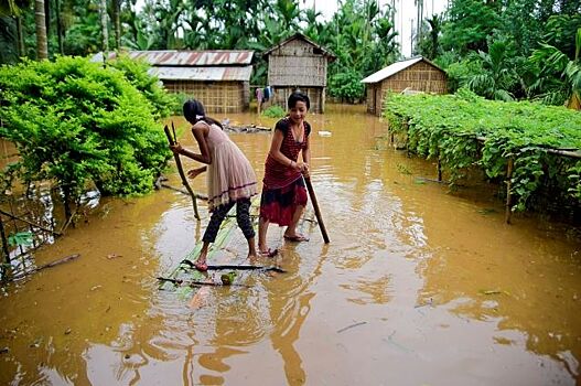 Число жертв наводнений в Индии выросло