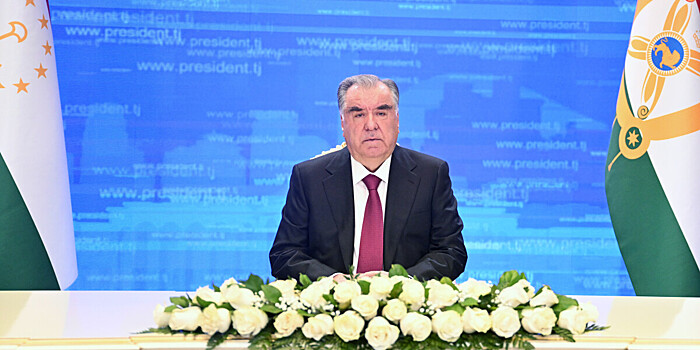 Эмомали Рахмон в Новый год пожелал гражданам Таджикистана процветания