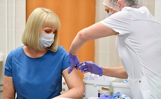 В центре Чумакова назвали плюсы своей вакцины от COVID