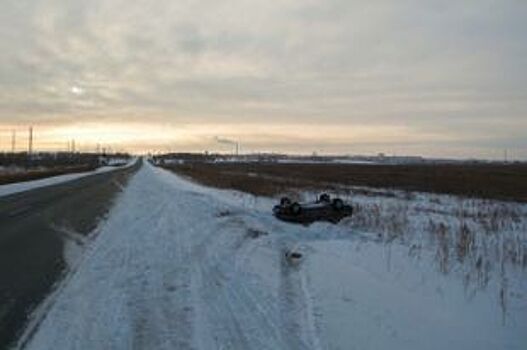 Автомобиль перевернулся на крышу в ДТП на трассе в Новосибирской области