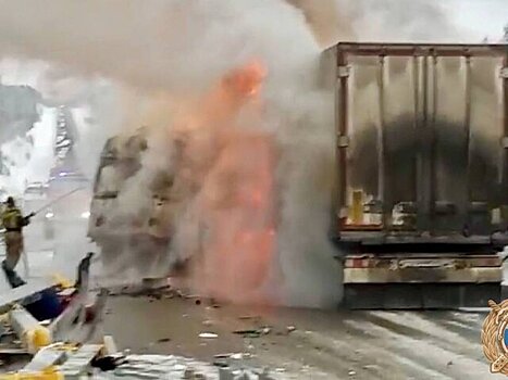 Федеральная трасса перекрыта в Приангарье из-за ДТП с тремя грузовиками