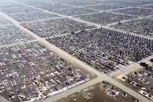В сети появилось видео с огромными военными кладбищами на Украине