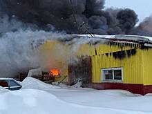 Пластиколитейный цех загорелся в подмосковной деревне Духанино