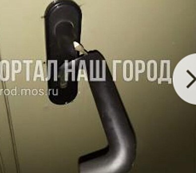 В доме на Ташкентском переулке отремонтировали дверь