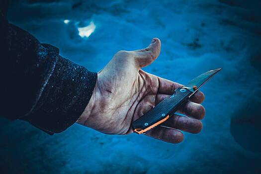 Появилась новая информация о зарезавшем возлюбленную на улице российского города мужчине