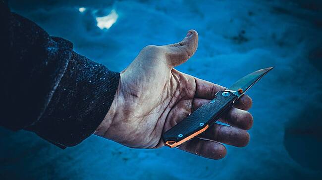 Появилась новая информация о зарезавшем возлюбленную на улице российского города мужчине