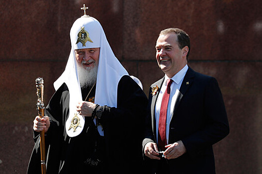 Патриарх Кирилл вручил Дмитрию Медведеву орден Димитрия Донского I степени