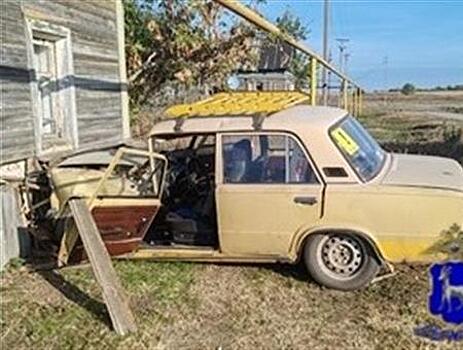 В Самарской области женщина без водительских прав не смогла совладать с "копейкой" на сельской дороге