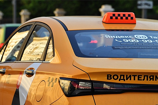 Вице-спикер ГД предложил ограничить цены на проезд в такси с детьми