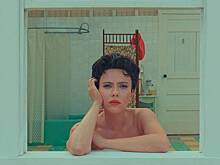 Как Уэс Андерсон соединил пришельцев, звезд и голую Скарлетт Йоханссон