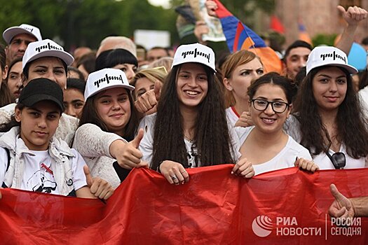 Почему Путин не помешал армянской революции? Руки коротки