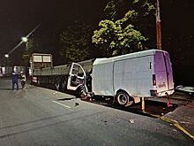 В Таганроге пострадал водитель автофургона, врезавшегося в тягач с прицепом