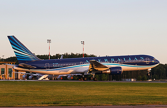 Самолет AZAL совершил аварийную посадку в петербургском Пулкове