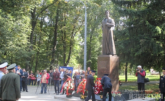 Курск. Железного Феликса огородят «железным занавесом»