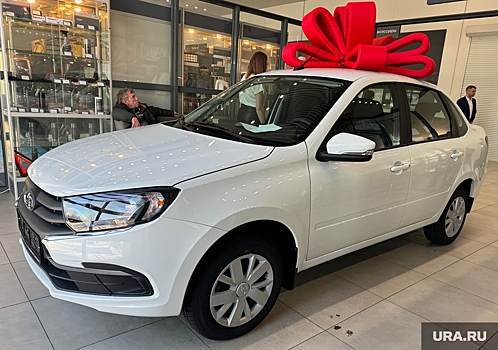 Медсестра из ХМАО подарит сыну машину, выигранную в викторине