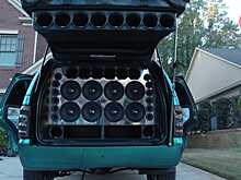 Chevrolet Tahoe и 62 динамика: ночной кошмар соседей