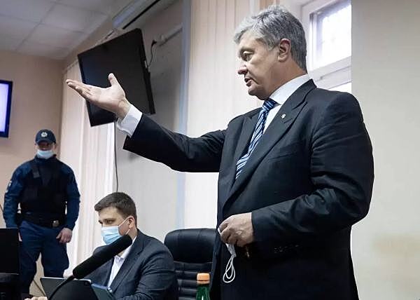 Суд перенес избрание меры пресечения для Порошенко