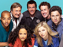 Создатель «Клиники» Билл Лоуренс пообещал выпустить перезапуск шоу