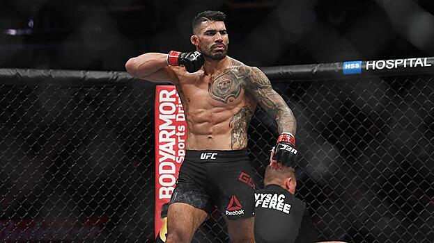 Первый боец UFC заразился коронавирусом