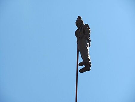 Заглавное изображение Висящий мужчина