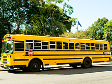 Смотрите, как семейная пара превратила школьный автобус в дом мечты