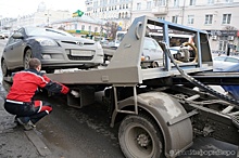 Власти Екатеринбурга требуют от водителей освободить дороги для уборки снега