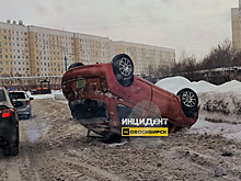 Nissan March оказался на крыше на Плющихинском жилмассиве