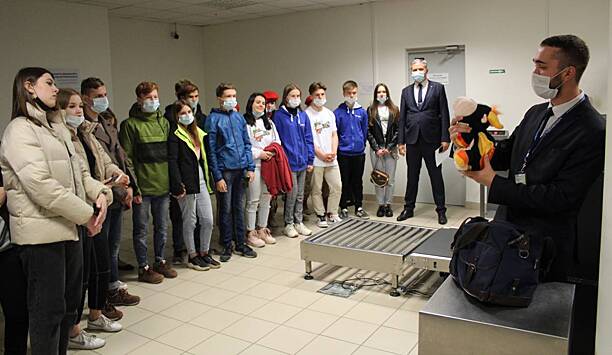 Для воспитанников детского дома и юнармейцев организовали экскурсию в нижегородский аэропорт