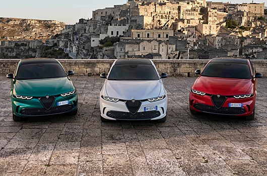 У моделей Alfa Romeo появилась особая версия в цветах итальянского флага