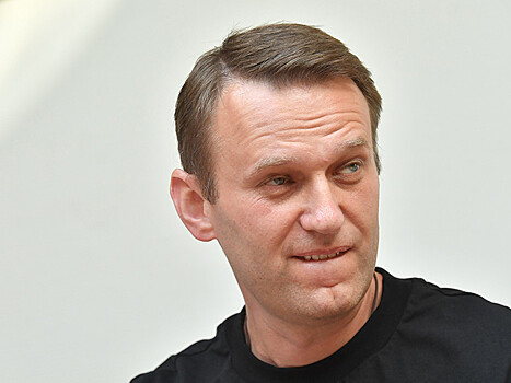 В Самаре началась встреча с Навальным. Власти упорно объявляют ее незаконной - теперь на баннерах