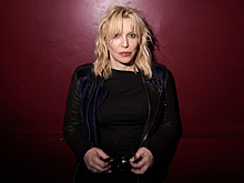 Кортни Лав выставит на благотворительный аукцион рукописный текст песни Violet