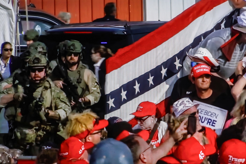 WSJ: в машине стрелявшего в Трампа мужчины обнаружены взрывные устройства