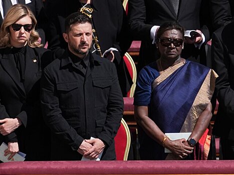 Telegraph: Ватикан нарушил протокол, посадив Зеленского в первый ряд