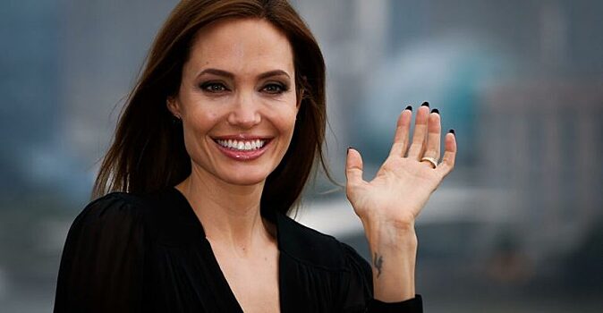 Почему Джоли считают бездарной актрисой