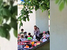 Депутат обратилась в прокуратуру после инцидента с целовавшем землю ребенком