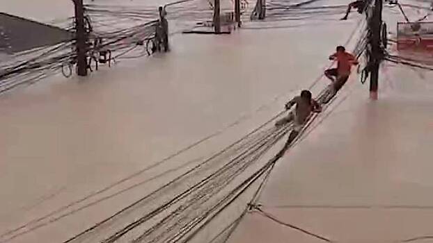 Десятки туристов застряли в отеле Таиланда