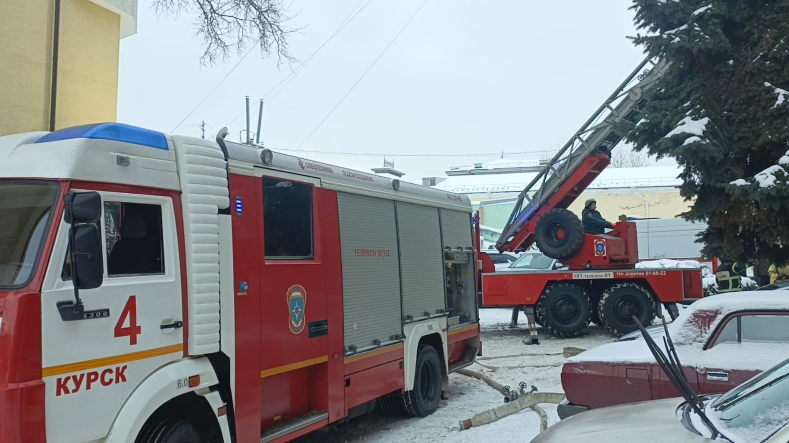 В Курске на пожаре в доме на Дзержинского эвакуировали 36 человек