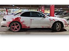 Фотографии «окровавленного» автомобиля в Омске вызвали бурную реакцию у пользователей сети