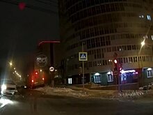 В старом центре Пензы две машины не разъехались на перекрестке