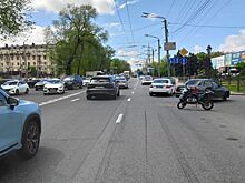 В Ростове автомобиль столкнулся с питбайком