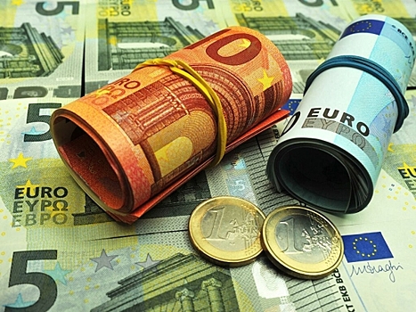 Эксперт назвал рискованными валютные инвестиции