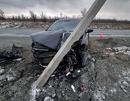 В Орске водитель иномарки протаранил опору ЛЭП